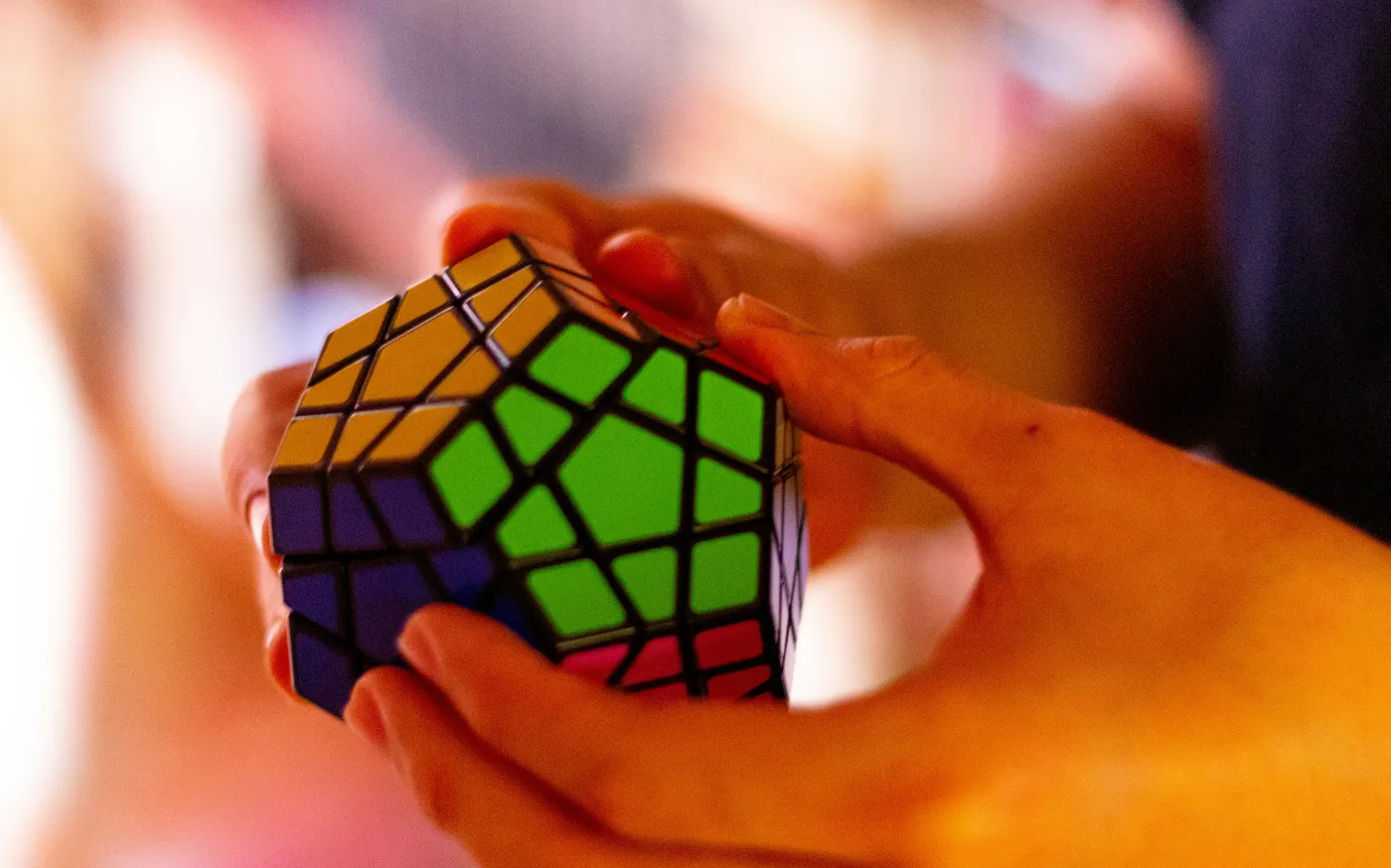 3 x 3 rubiks cube by ALAN DE LA CRUZ courtesy of Unsplash.